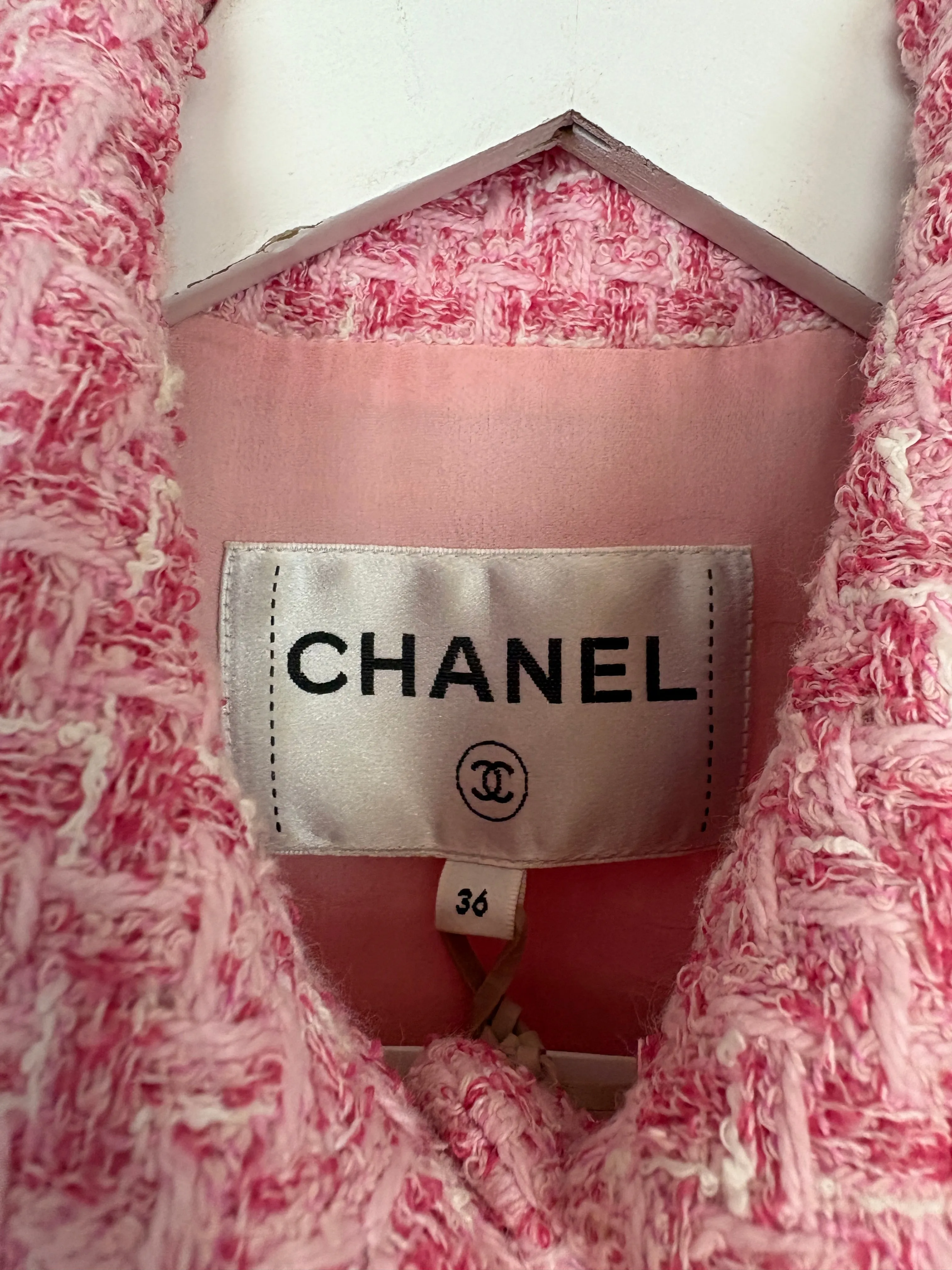 *hot*trendy Inspired  Chanel 2023 Cropped Pink Short Sleeve Tweed Jacket With Silver Cc Buttons Size Fr 36 (uk 8)