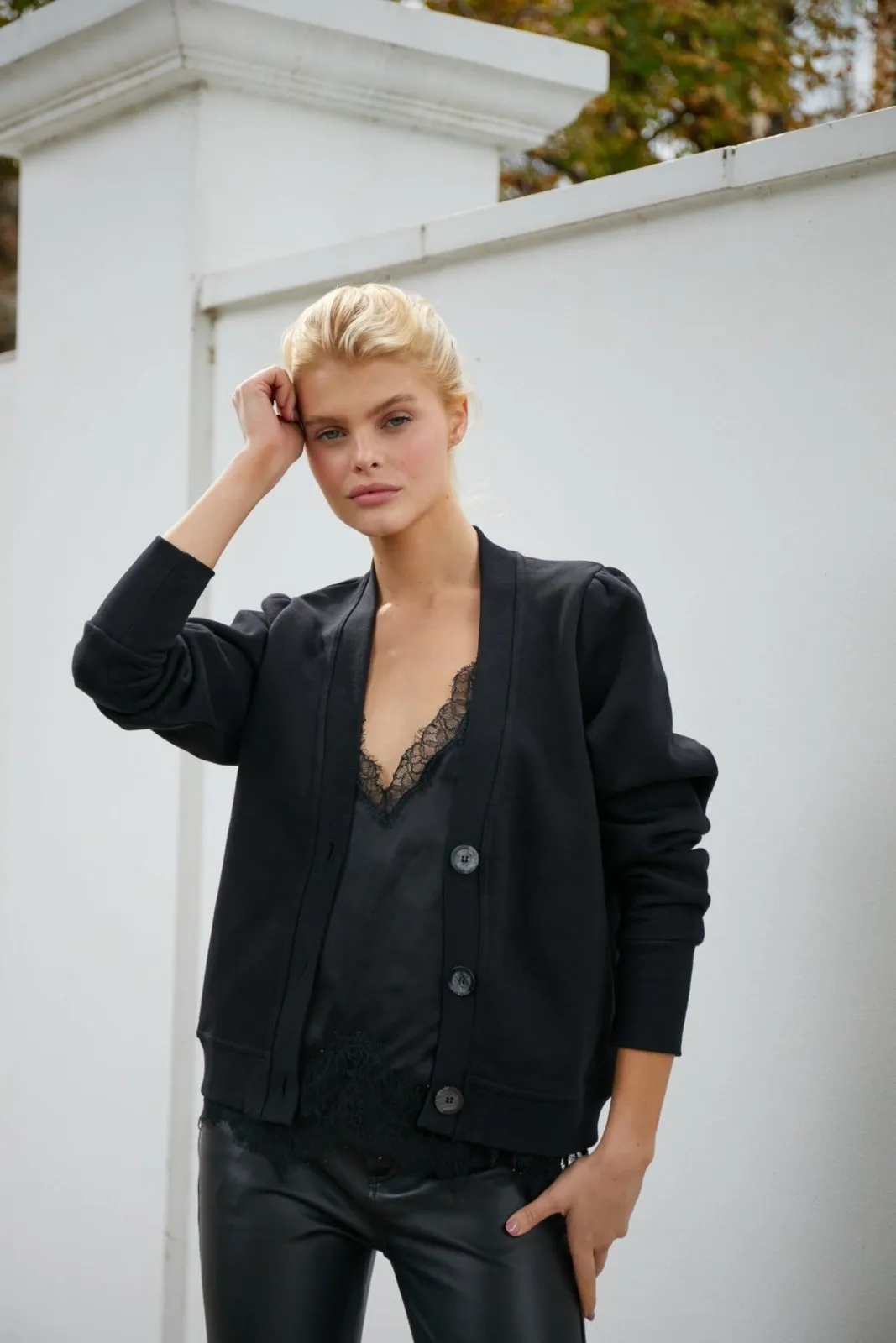 "The Czara" - Cropped Cardigan (Black)